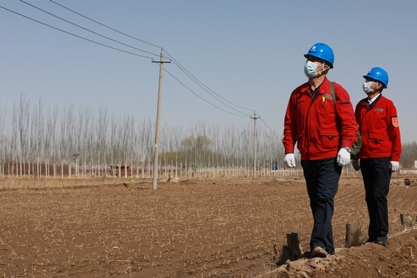烏海市千里山供電分公司：保電巡線備耕忙，不誤農(nóng)時不負春