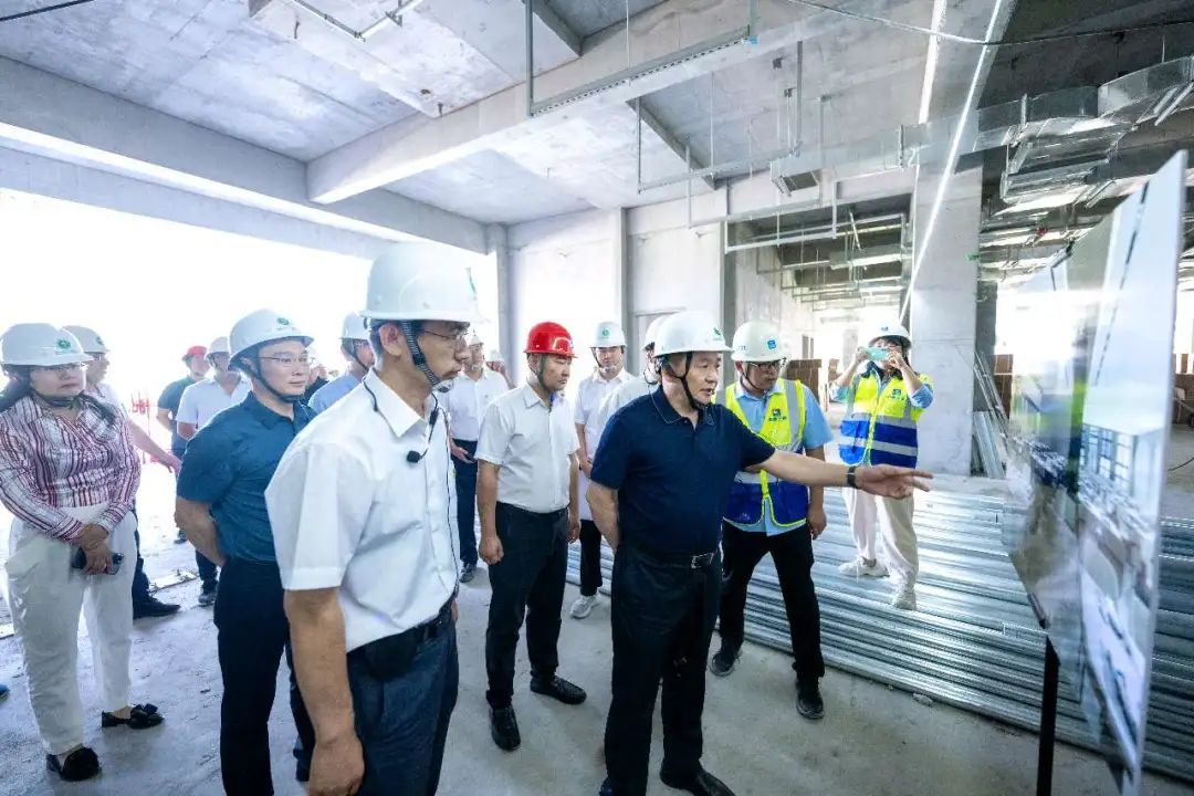 賈振國深入A級大數(shù)據(jù)中心、國家重點(diǎn)實(shí)驗(yàn)室項(xiàng)目現(xiàn)場檢查慰問