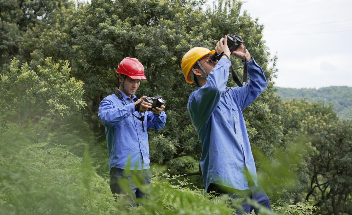 宏宇公司:高溫特巡 走一路汗?jié)褚宦? width=