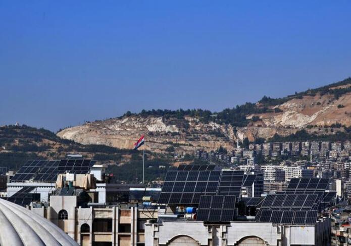 敘利亞:屋頂上的太陽能光伏發(fā)電板