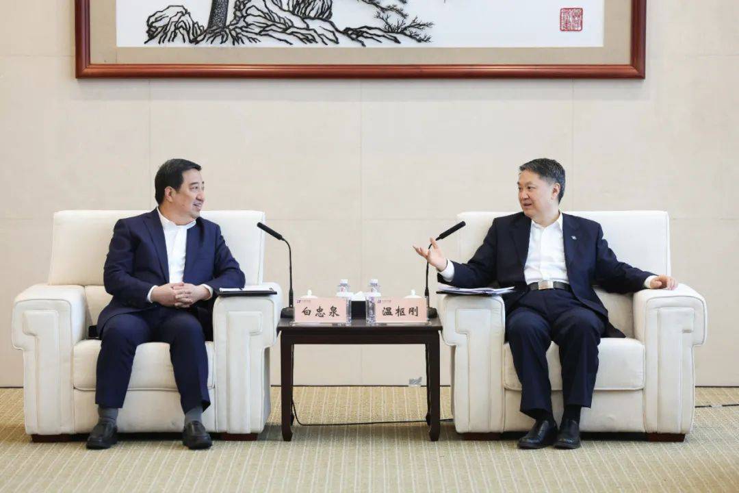 中國(guó)電氣裝備董事長(zhǎng)白忠泉、總經(jīng)理周群拜訪中國(guó)華能董事長(zhǎng)溫樞剛
