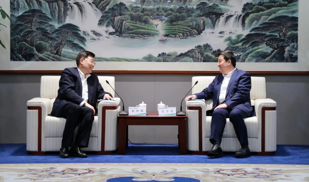 中國(guó)電氣裝備黨委書(shū)記、董事長(zhǎng)白忠泉會(huì)見(jiàn)首鋼集團(tuán)黨委書(shū)記、董事長(zhǎng)趙民革