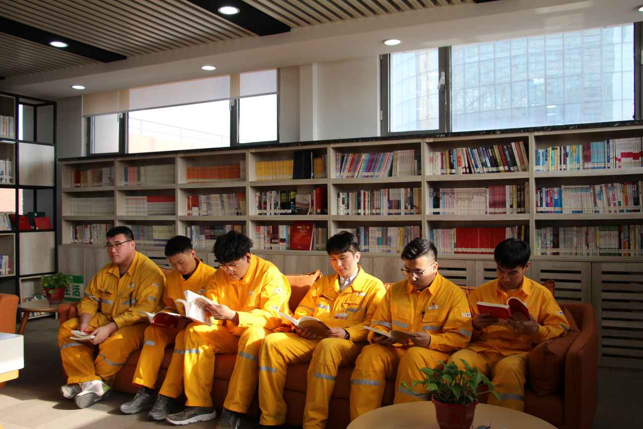 華潤電力盤錦公司“學(xué)習(xí)百年黨史、誦讀紅色經(jīng)典”青年讀書分享活動