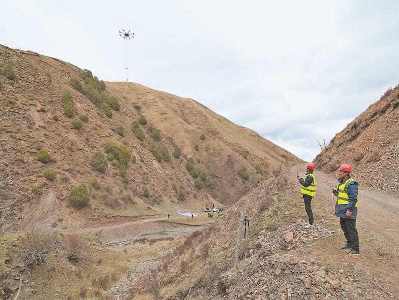 海拔4000米，重載無人機(jī)吊運(yùn)工程物資