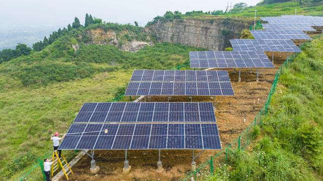 重慶墊江:農(nóng)光互補(bǔ)照亮鄉(xiāng)村振興路