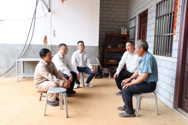 國網(wǎng)會(huì)理市供電公司公司:情系幫扶村 慰問暖人心