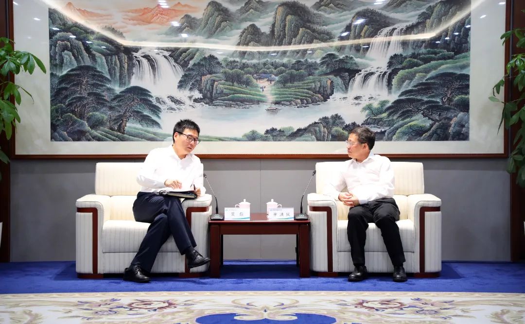 中國電氣裝備黨委書記、董事長李洪鳳會見上海電氣集團黨委書記、董事長吳磊
