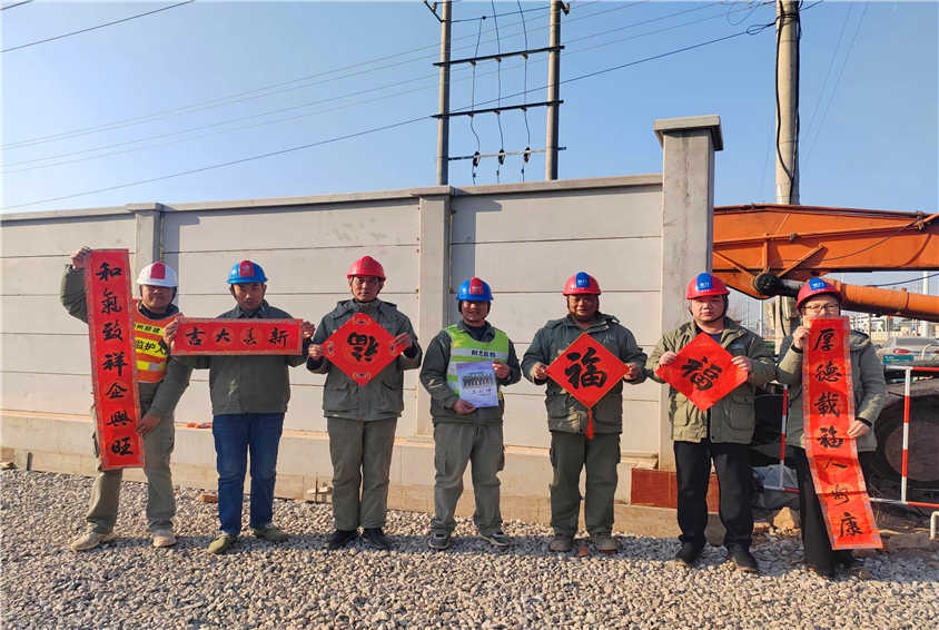 湖北荊力總包公司開展走進(jìn)重點(diǎn)工程項(xiàng)目部，送文化到工地一線慰問活動(dòng)