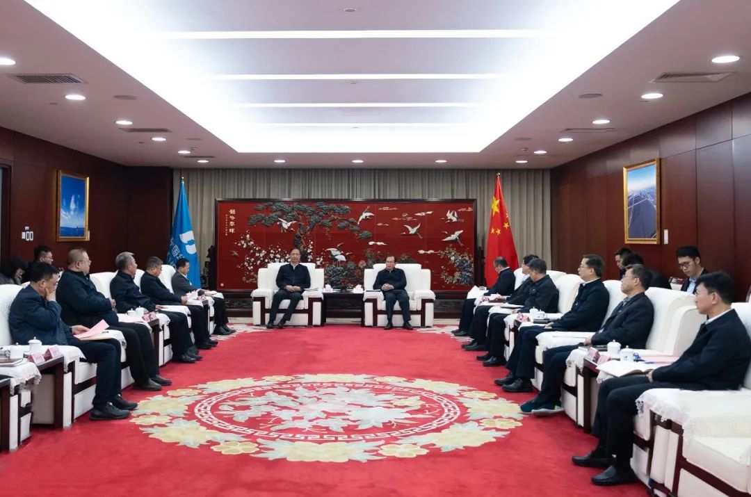 江毅與山西省委常委、常務(wù)副省長(zhǎng)盧東亮舉行會(huì)談