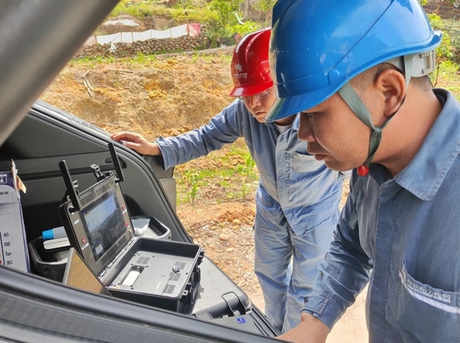 田東供電局：“哨兵模式”精準(zhǔn)狙擊缺陷隱患 為電網(wǎng)加裝“智能天眼”