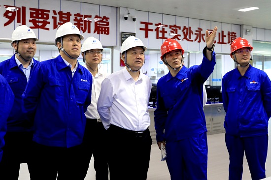 中國(guó)華能集團(tuán)董事長(zhǎng)溫樞剛到鶴崗電廠、伊春熱電督導(dǎo)調(diào)研生態(tài)環(huán)保及安全生產(chǎn)工作