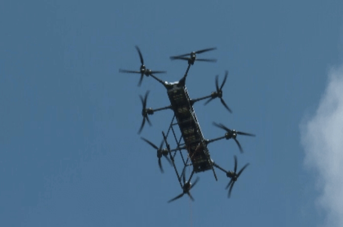 8軸16旋翼重載無(wú)人機(jī)在十堰上崗，助力電網(wǎng)建設(shè)